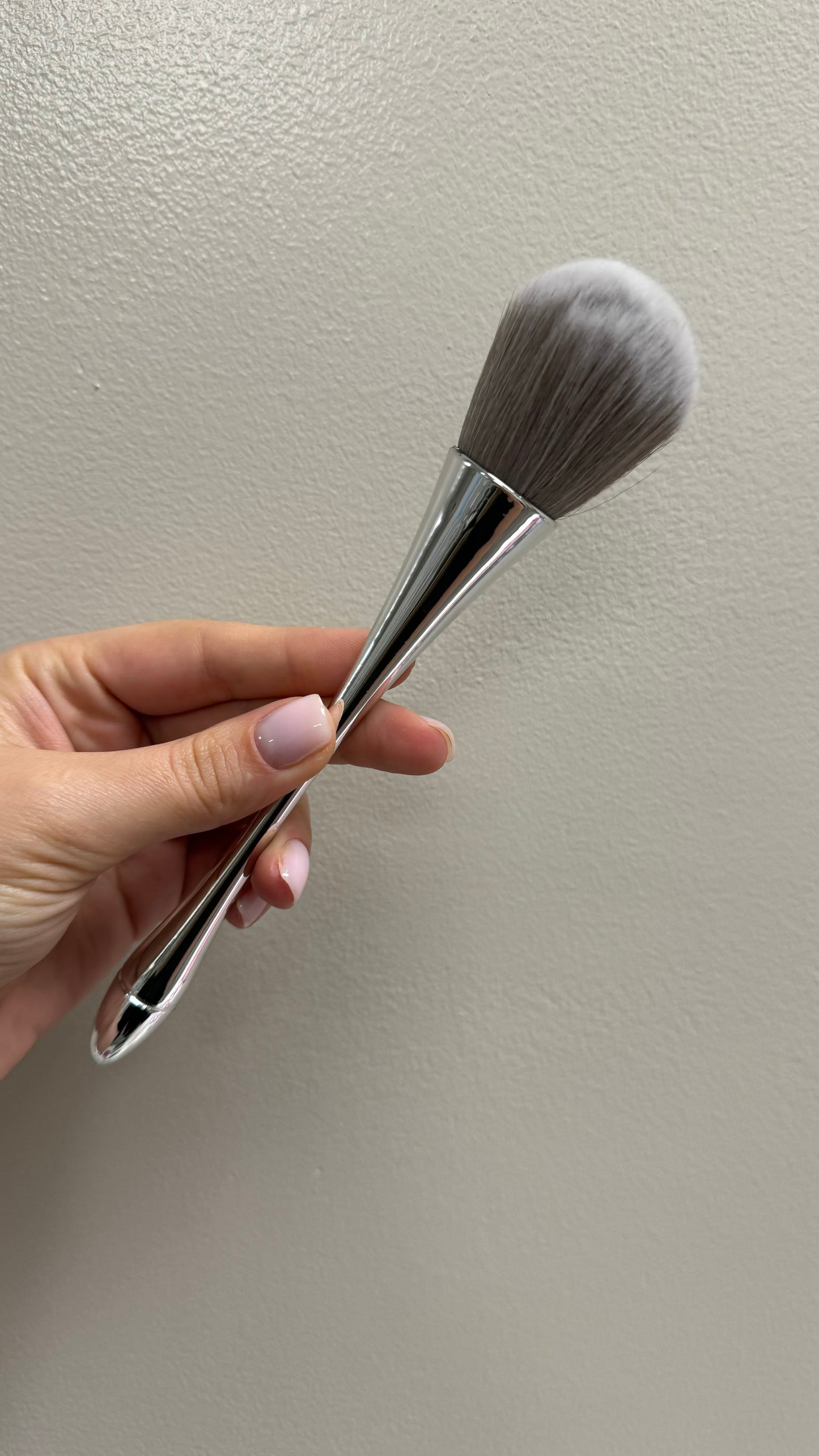 Nail dust brush (silver)