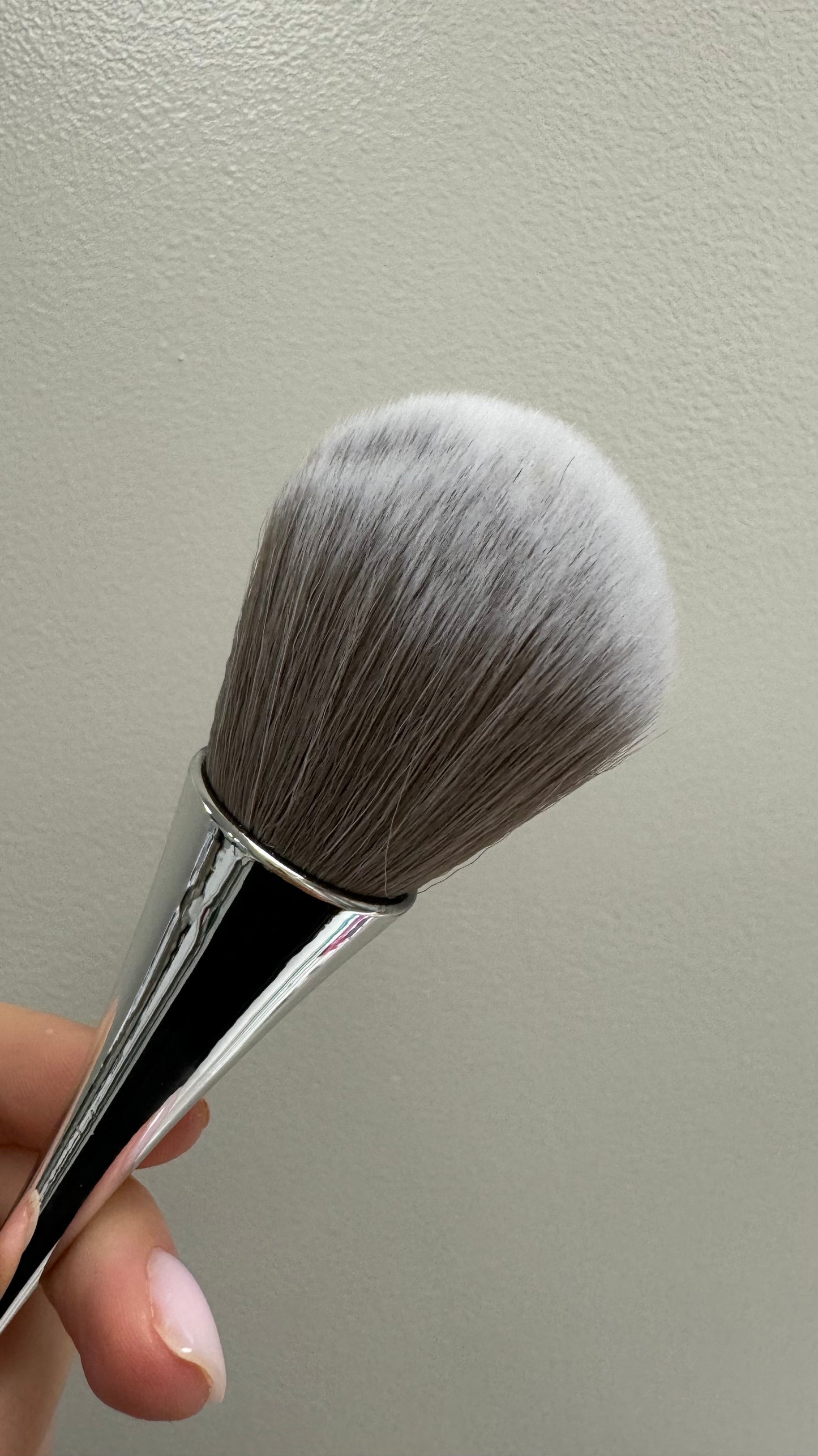 Nail dust brush (silver)